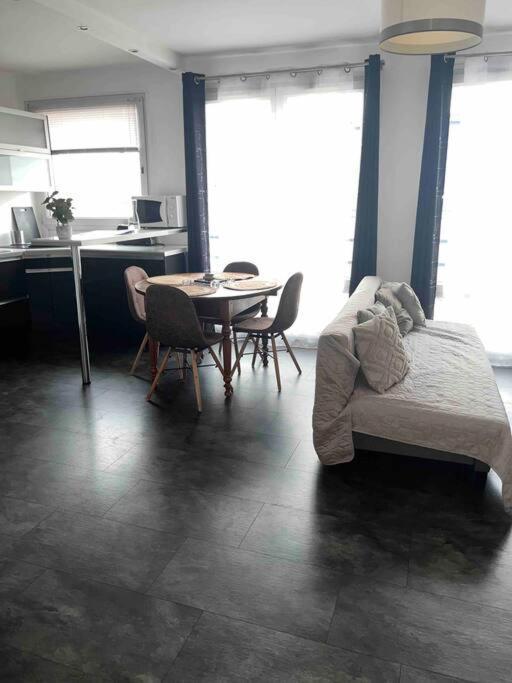 Cosy Goussainville - Aeroport Cdg, Parc Des Expositions Villepinte, Asterix, Des Sables, Aeroville, O Parinor Apartment